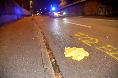 5 Verletzte nach Verkehrsunfall in Esslingen - Mercedes faehrt in mehrere Fahrradfahrer und Pkws